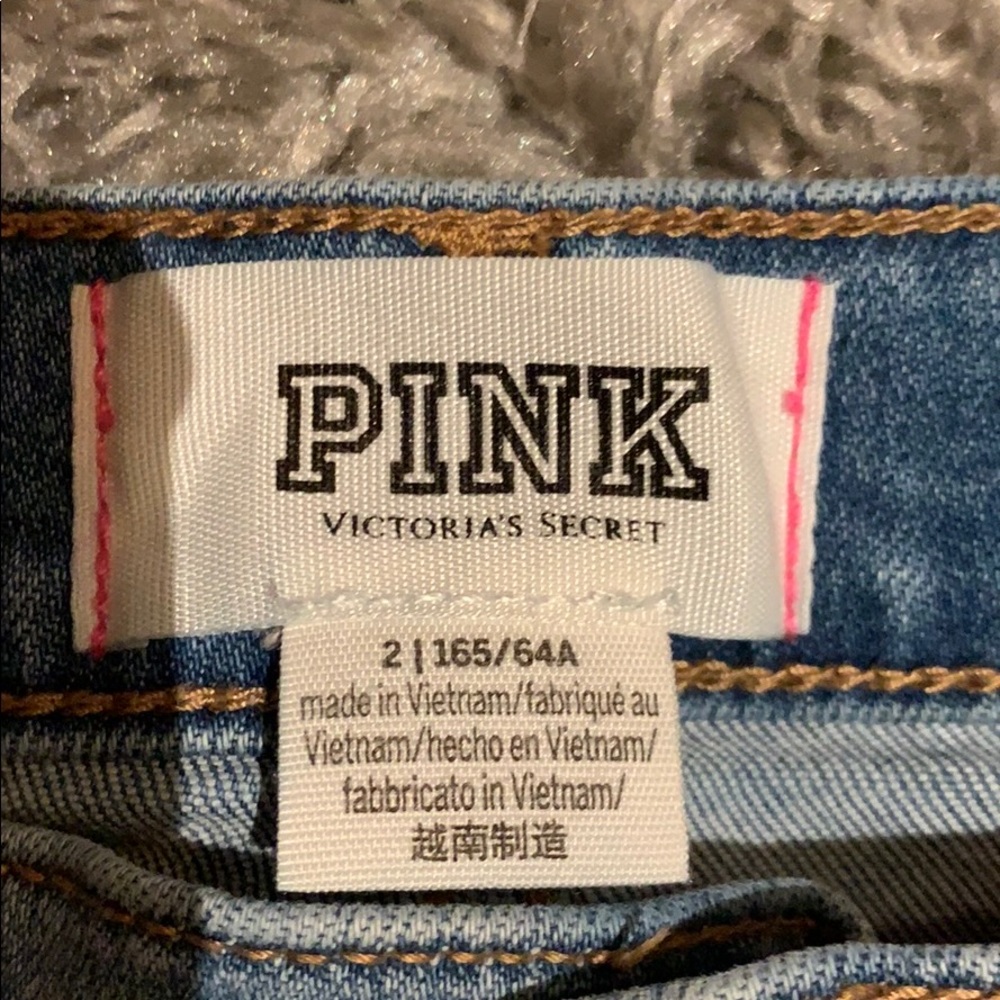 Shorts - Picture 2 of 4